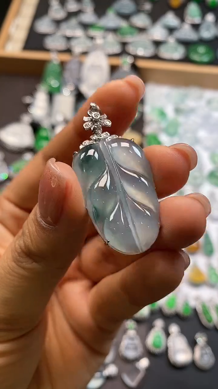 【闪购商品】翡翠吊坠(不含链)18K金镶嵌叶子