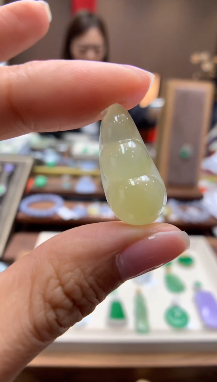 【闪购商品】翡翠颈饰未镶嵌福豆