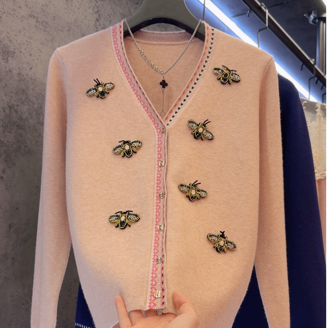 【定制大码女装80-200斤】重工高级气质V领显瘦缝钻针织上衣2200