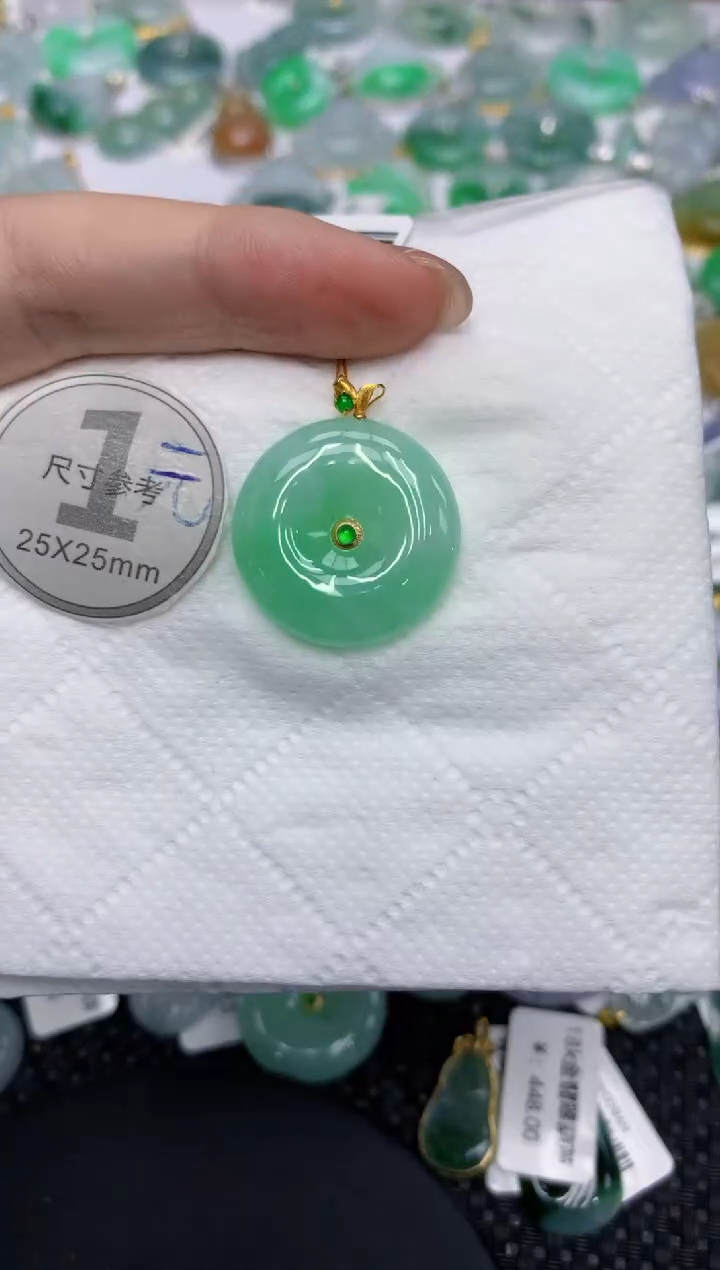 颈饰18K金镶嵌翡翠111111