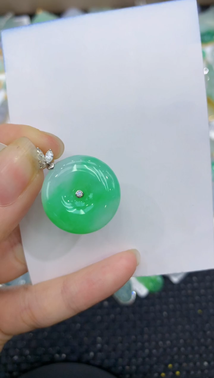 【闪购商品】翡翠颈饰18K金镶嵌8888888888