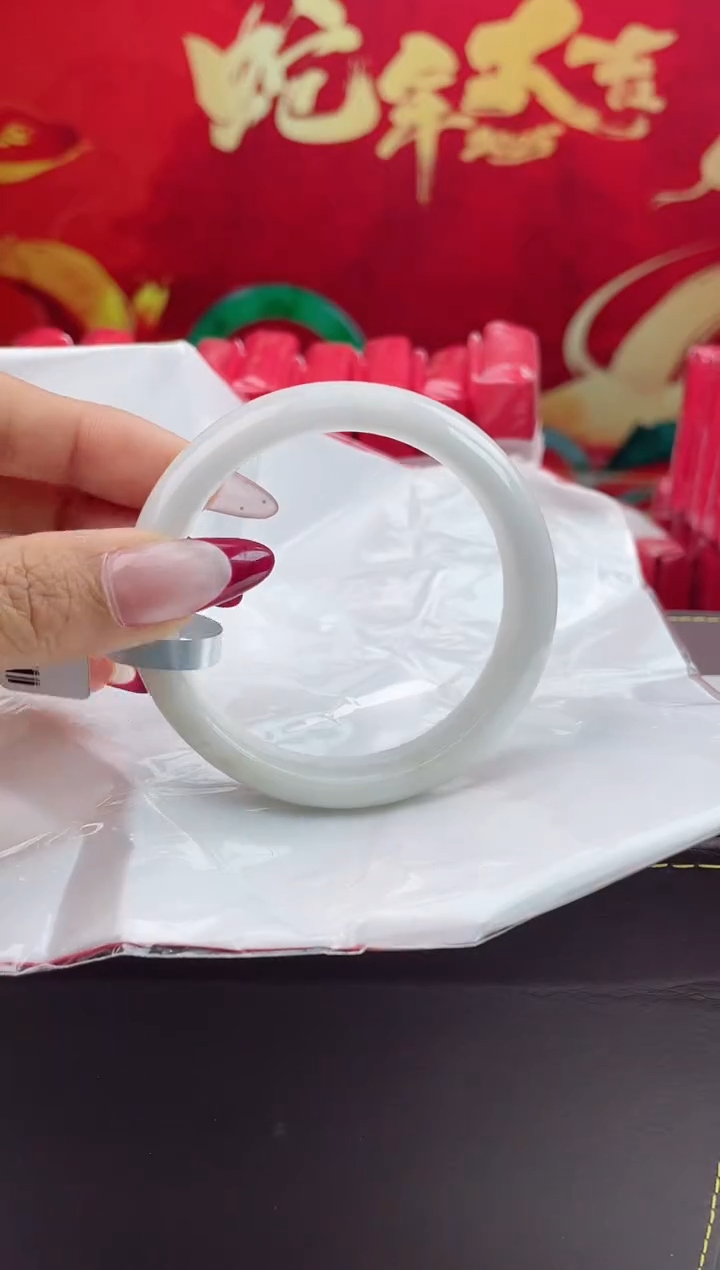 【闪购商品】翡翠手镯未镶嵌8翡翠手镯（微瑕）