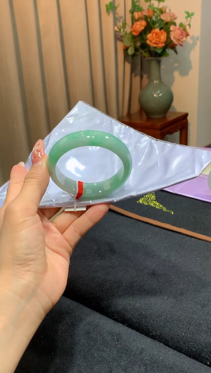 【闪购商品】翡翠手镯未镶嵌轮胎带绿翡翠手镯