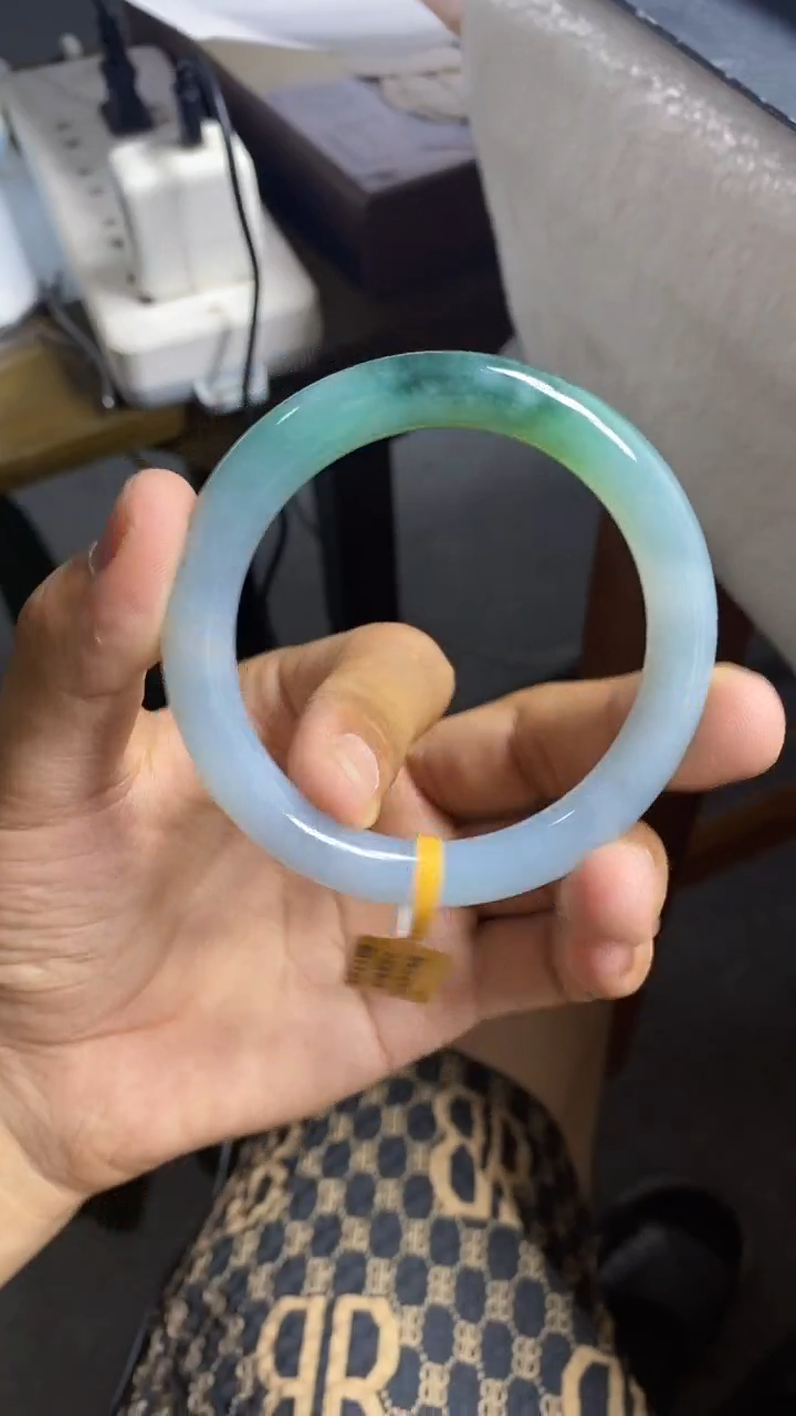 翡翠手镯未镶嵌（冰胶半山水飘色）圆条17号