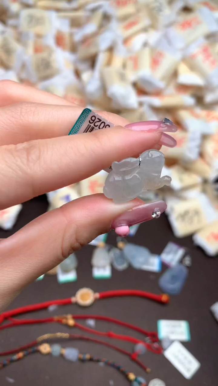 【闪购商品】翡翠挂件未镶嵌 —