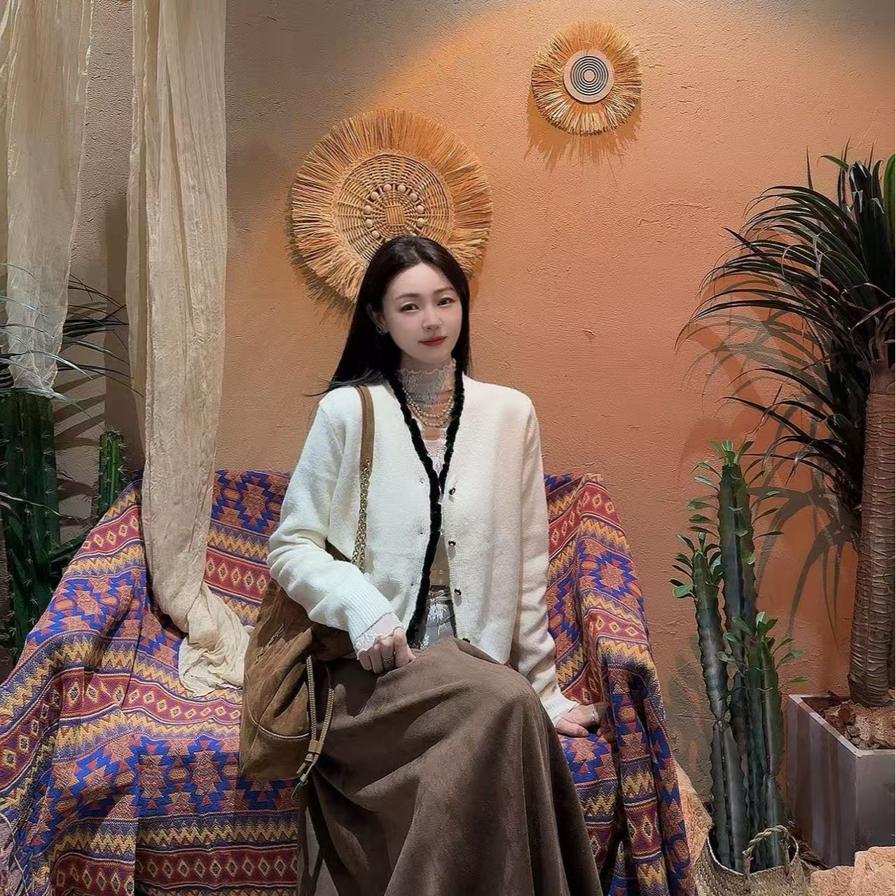 丝绒木耳边V领针织开衫