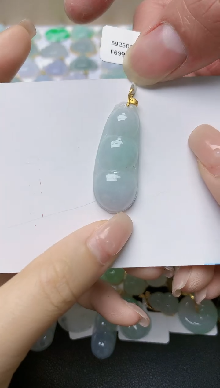 翡翠18K金镶嵌颈饰天然缅甸A货翡翠