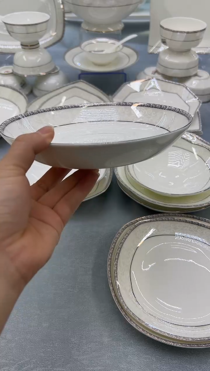 骨瓷玲珑8饭2个   