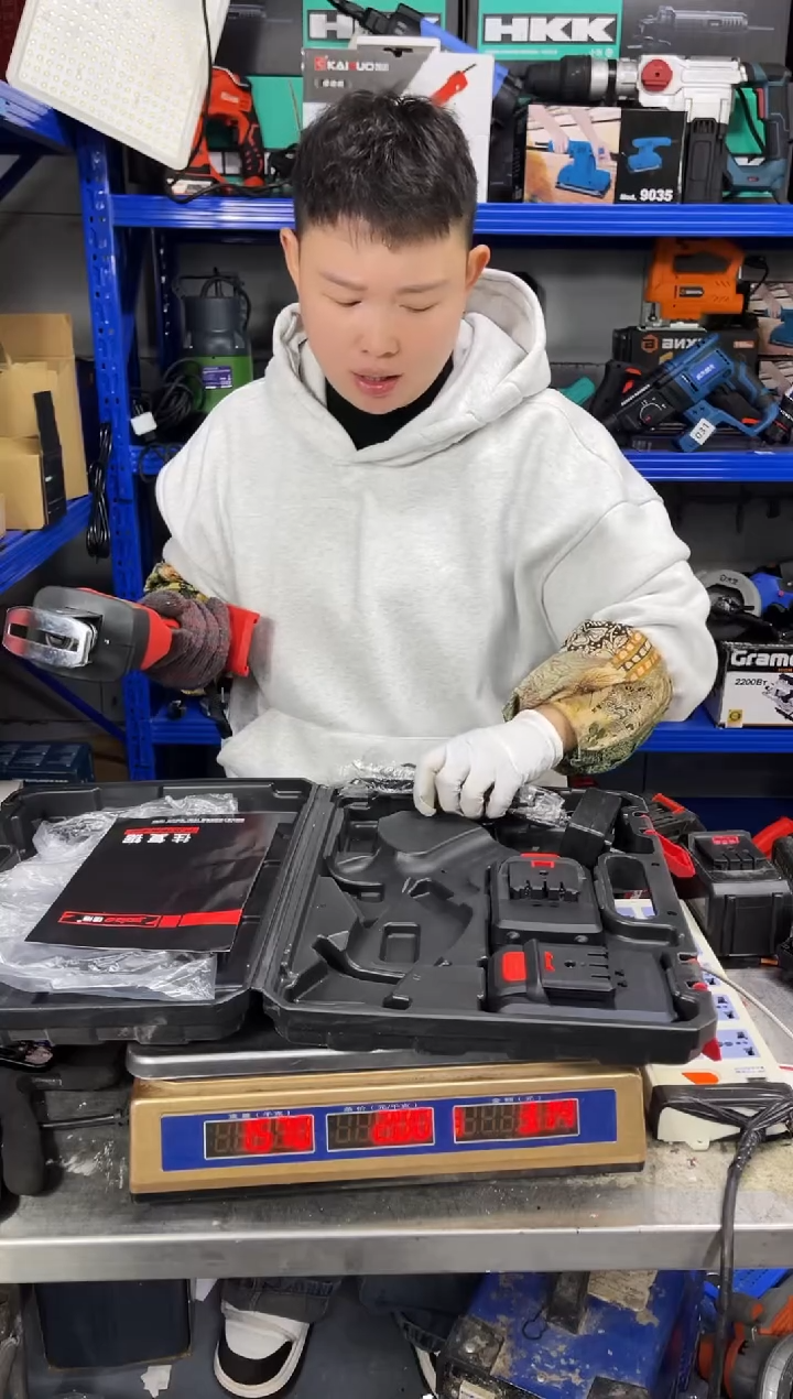 二手工具听讲解看图片下单 没有运费险110马刀锯 电池库存的