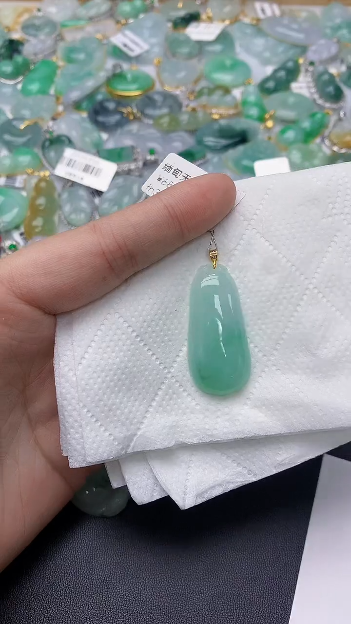 颈饰18K金镶嵌翡翠天然缅甸A货百元以上9元证书费自理