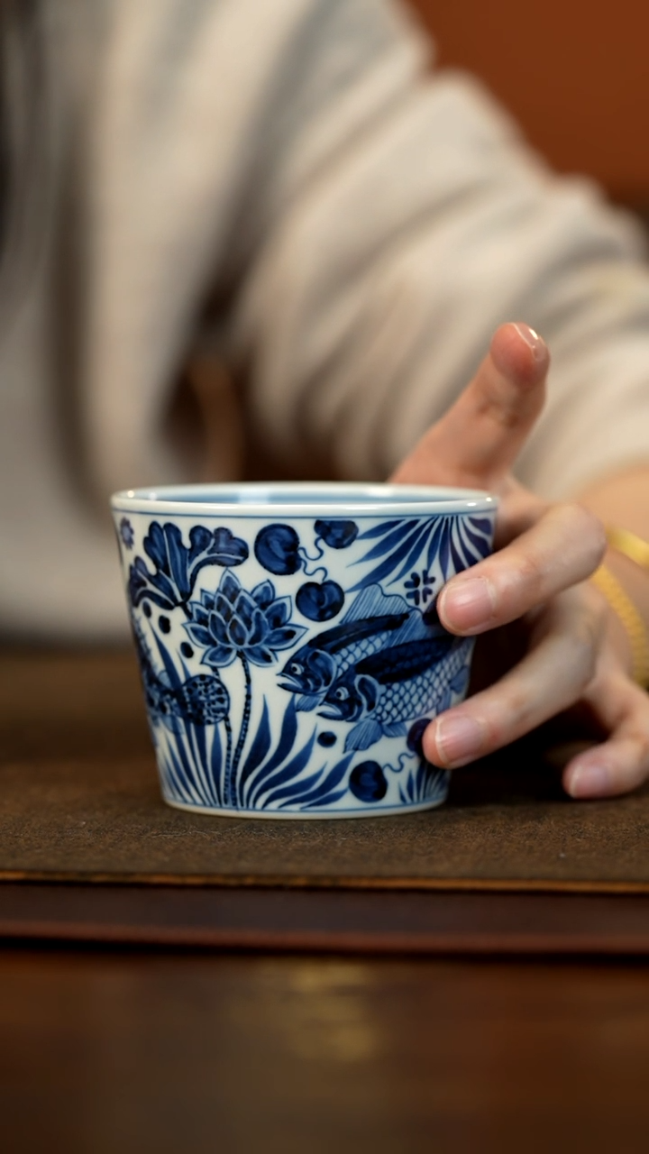 【闪购商品】瓷片青花鱼藻纹大冰桶杯