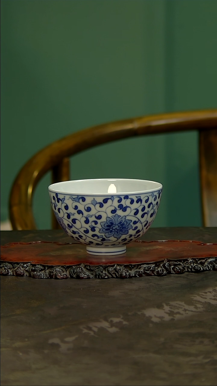 【闪购商品】青花手绘缠枝莲主人杯