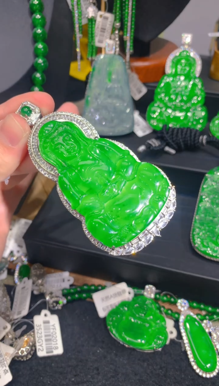 【闪购商品】翡翠颈饰未镶嵌32一季