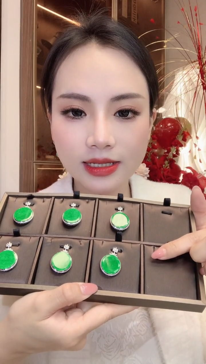 【闪购商品】翡翠吊坠(不含链)18K金镶嵌A15 多样性发货一件