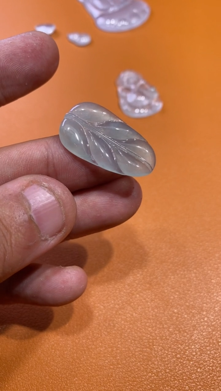 【闪购商品】翡翠颈饰未镶嵌叶子399