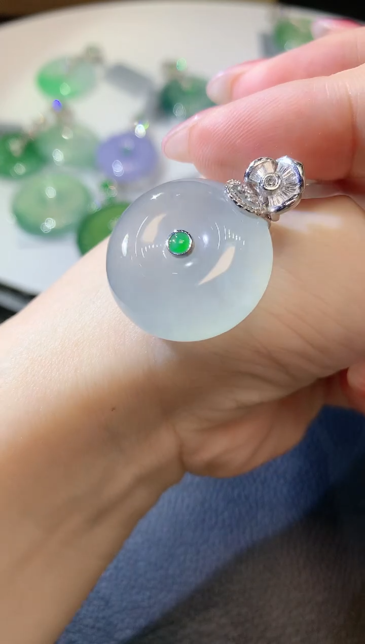 【闪购商品】翡翠吊坠(不含链)18K金镶嵌A75