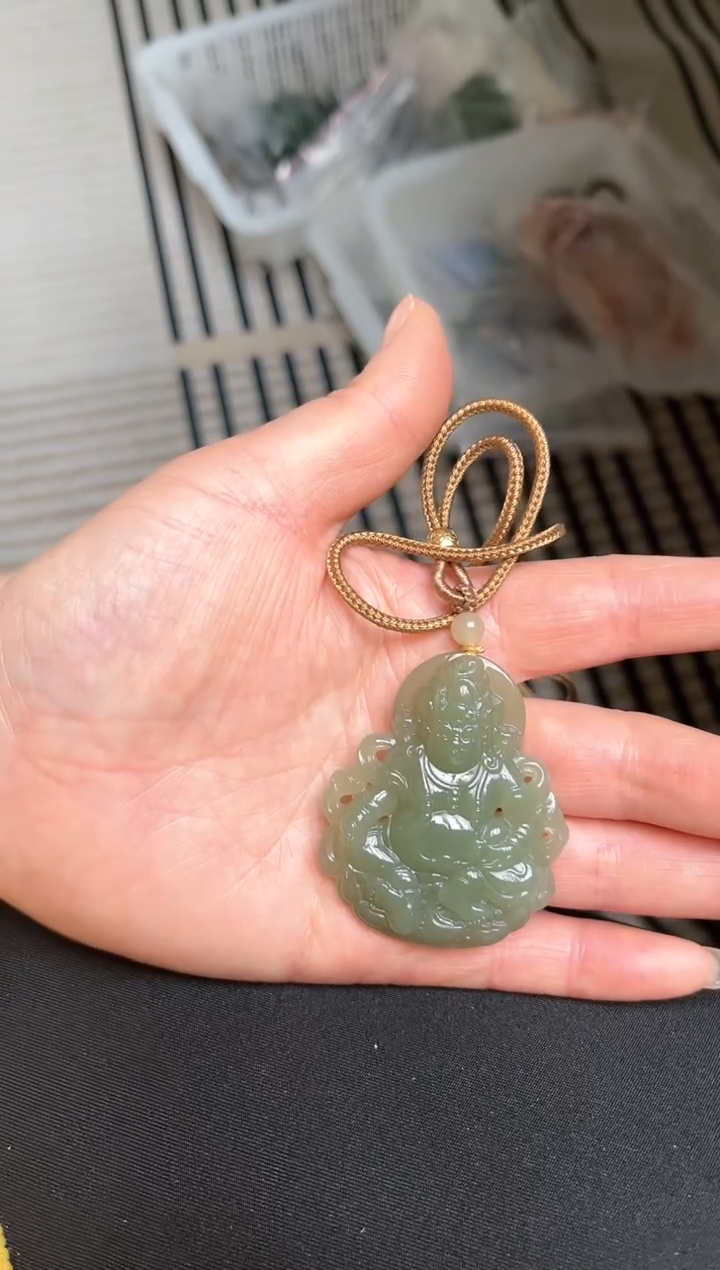 【闪购商品】和田玉吊坠(赠链)未镶嵌吊坠