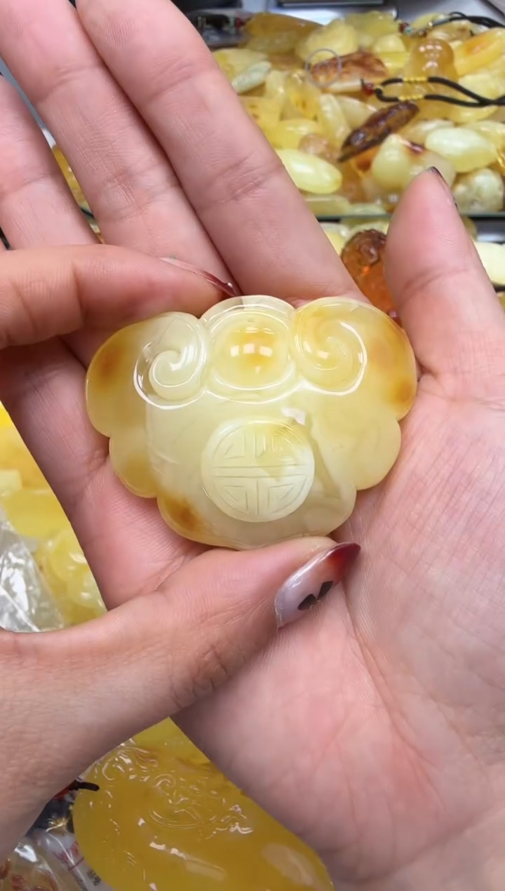 裸石琥珀未镶嵌如图