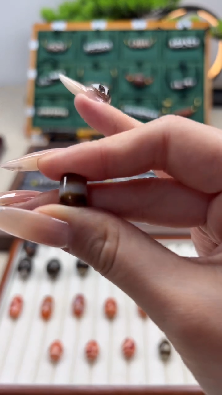 玛瑙/玉髓（覆膜）颈饰未镶嵌4微瑕随机发货