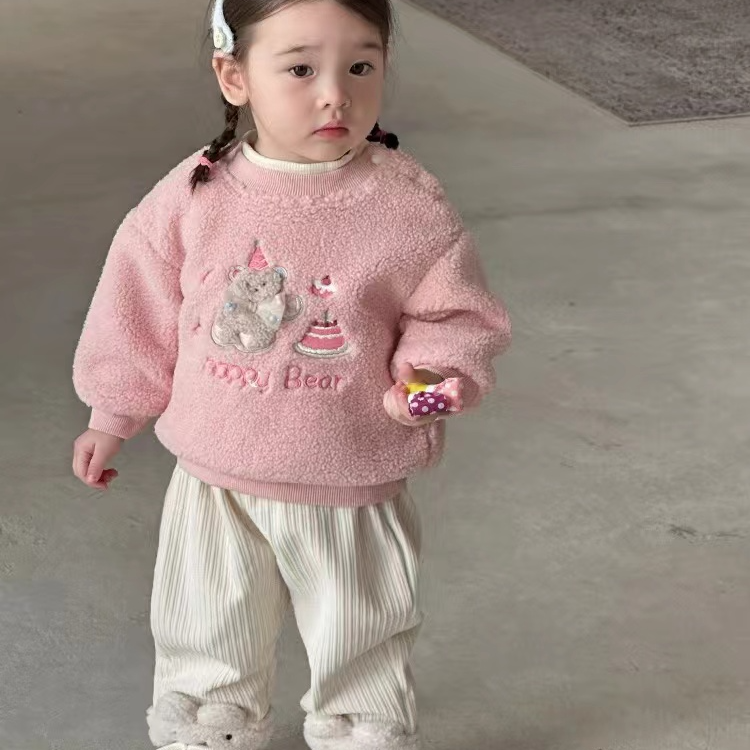 B12黄色爱心毛衣