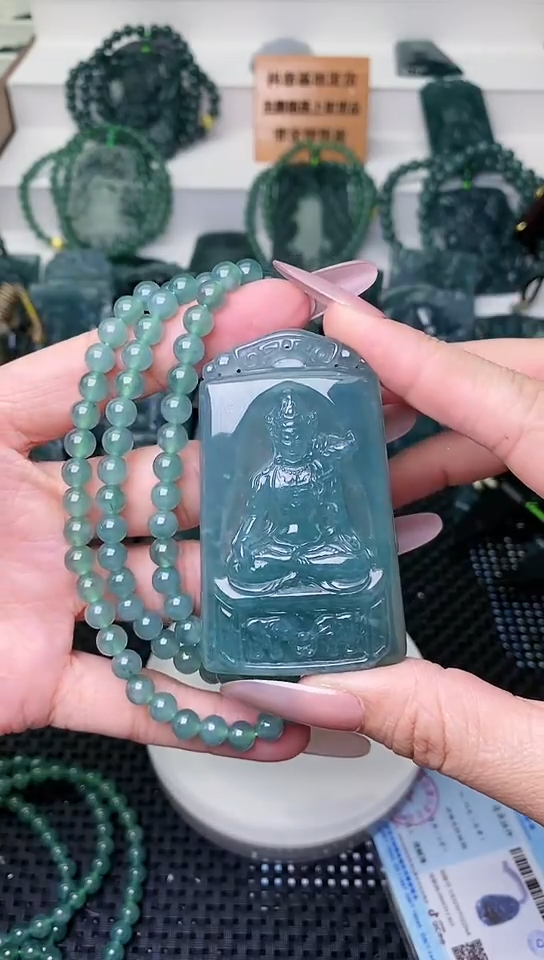 颈饰未镶嵌翡翠 