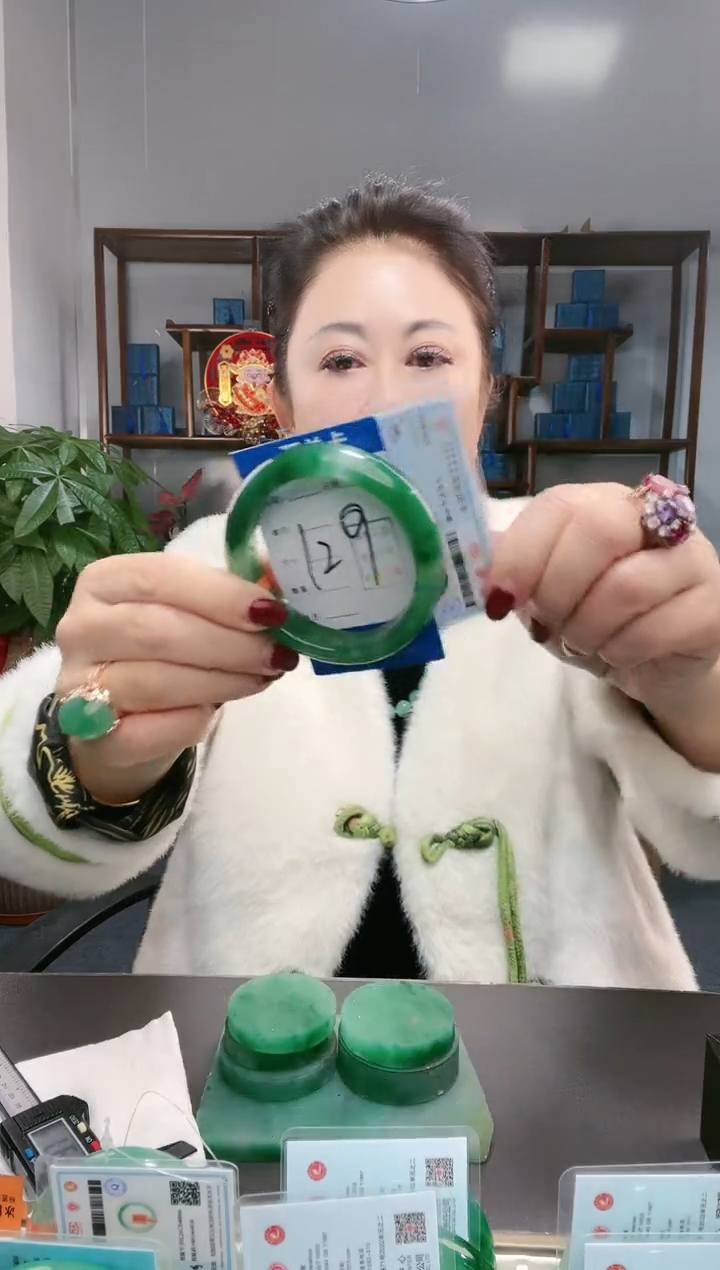 【闪购商品】石英质玉手镯未镶嵌非洲翠