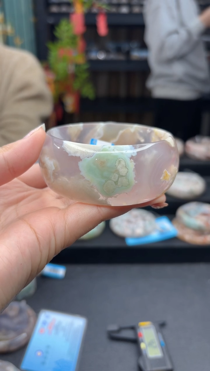 【闪购商品】石英质玉手镯未镶嵌893（63圈）