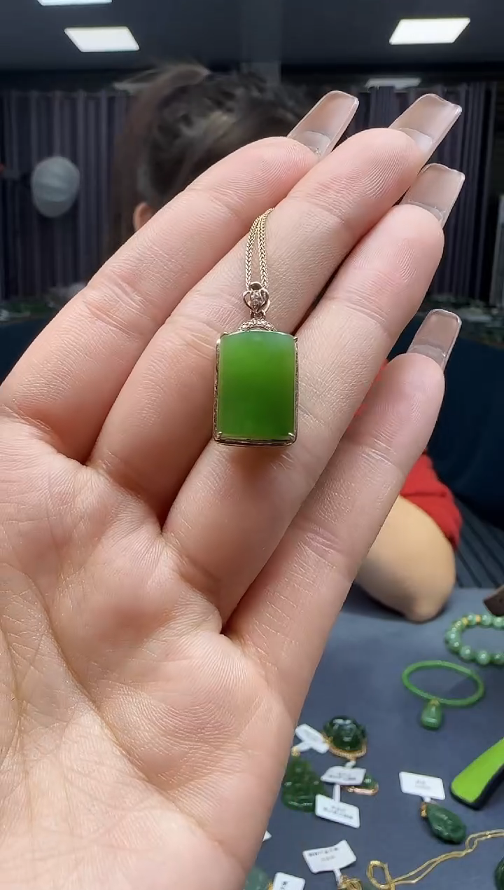 【闪购商品】和田玉挂件18K金镶嵌1
