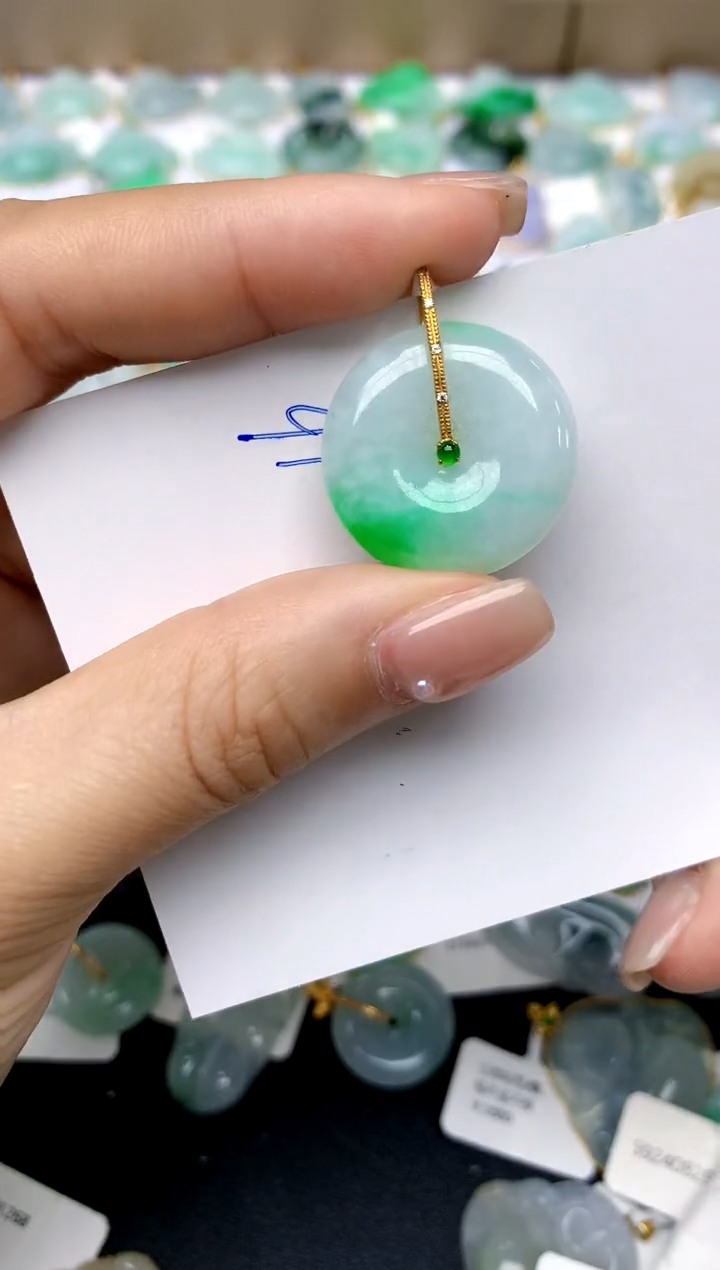 【闪购商品】翡翠颈饰18K金镶嵌天然A货翡翠