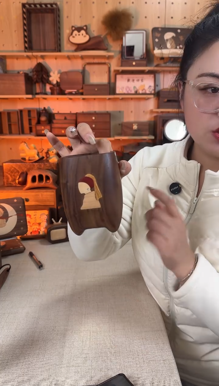 木孤品实木镶嵌笔筒