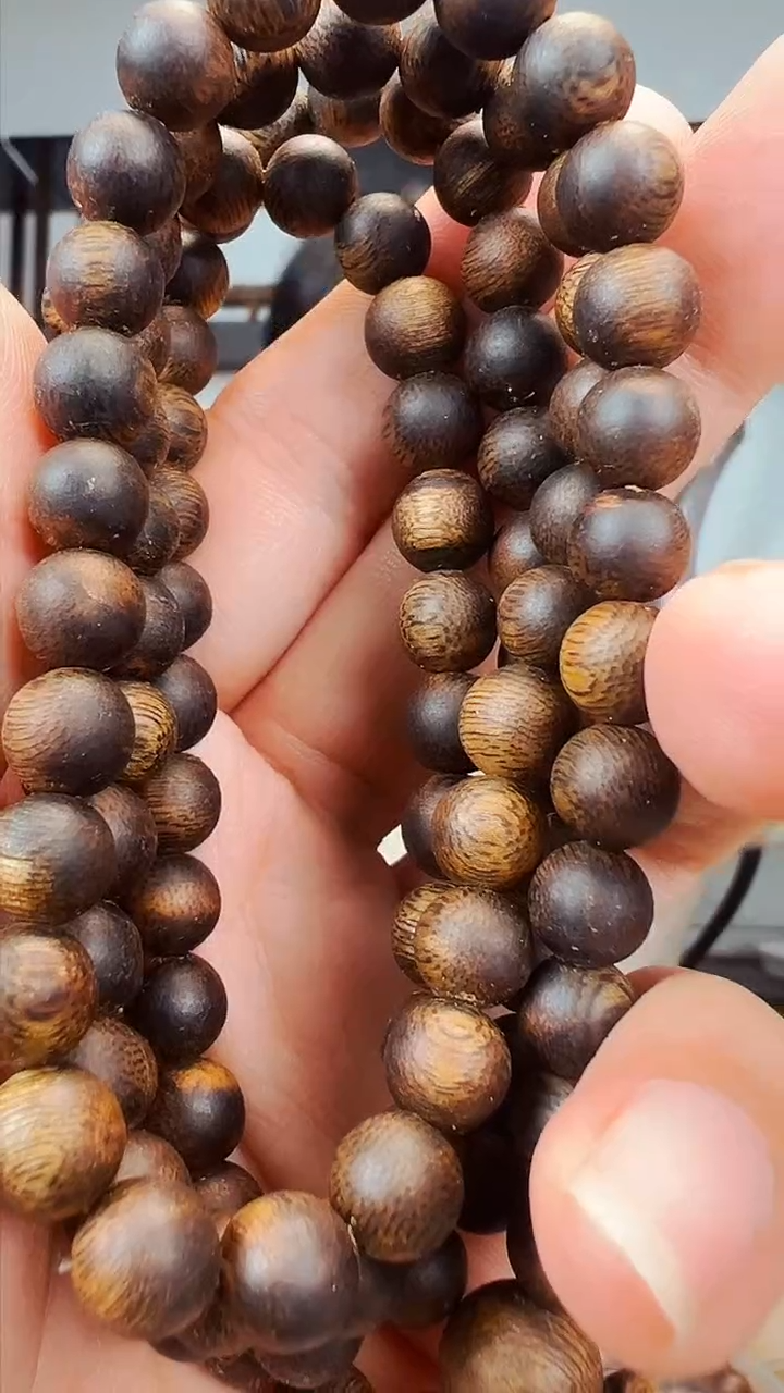 【闪购商品】沉香手串沉水浮海南莺歌绿奇楠08多圈多样性发1条