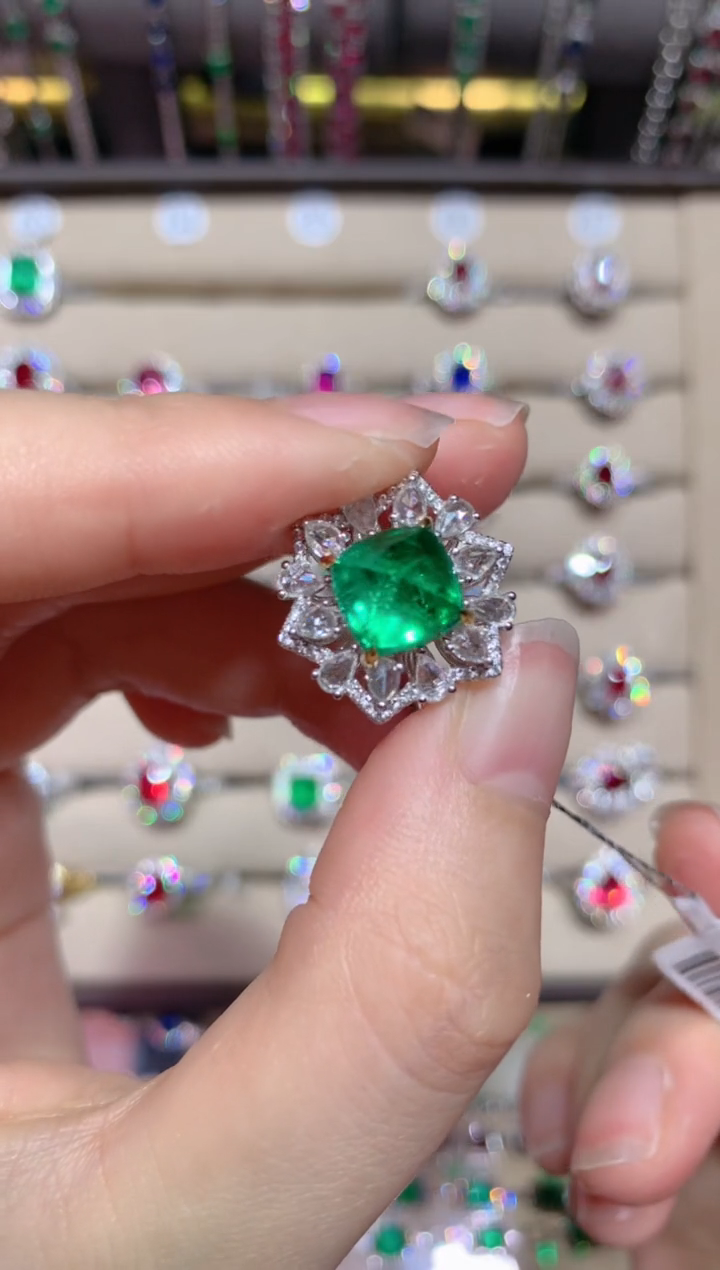 【闪购商品】祖母绿戒指18K金镶嵌3.06CT