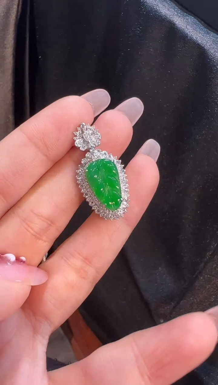 【闪购商品】翡翠颈饰18K金镶嵌吊坠