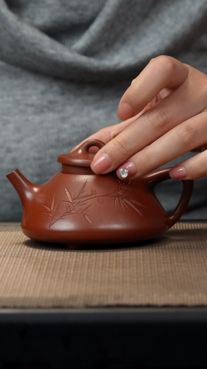茶壶紫砂朱泥刻绘子冶160cc