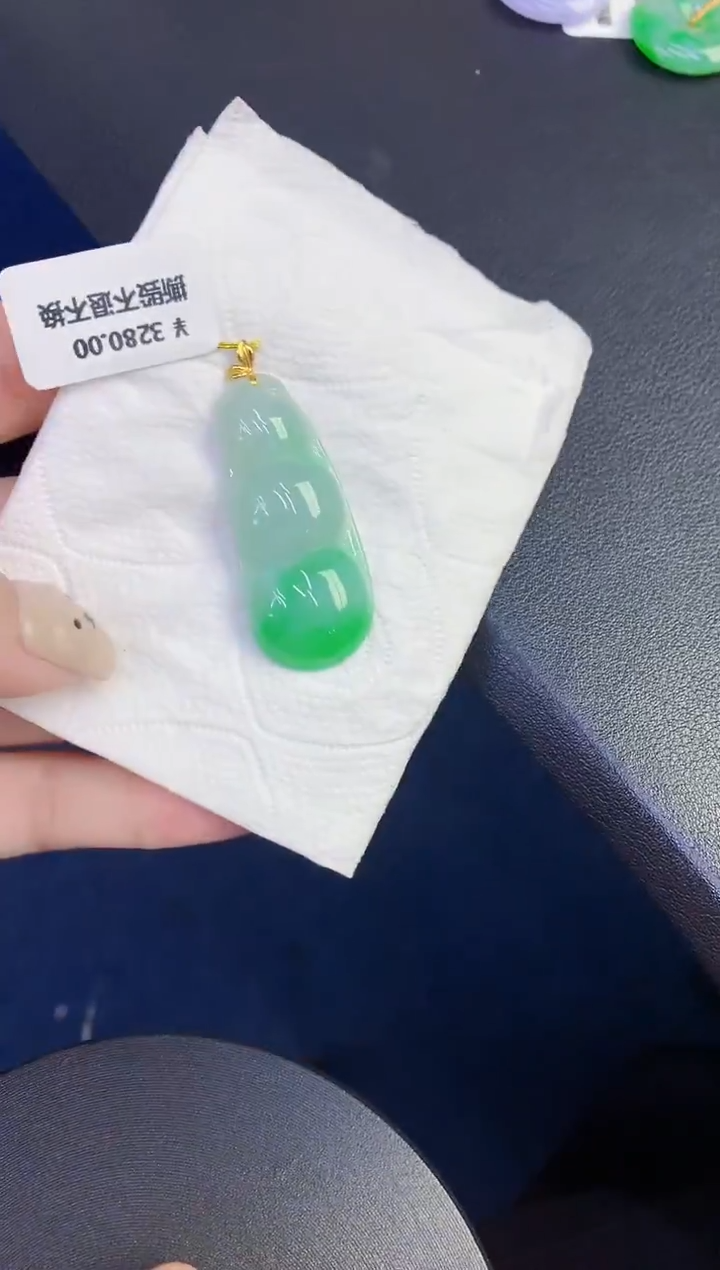 颈饰18K金镶嵌翡翠缅甸天然翡翠A货