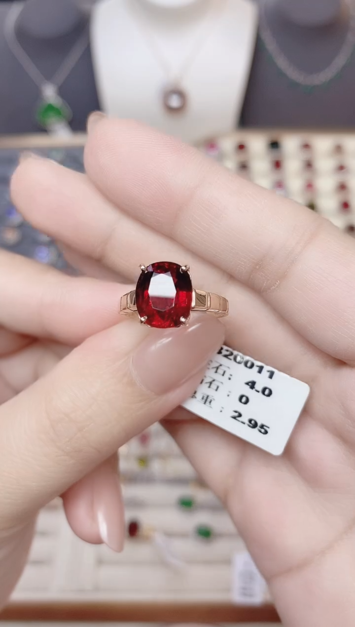 18K金镶嵌戒指碧玺4ct