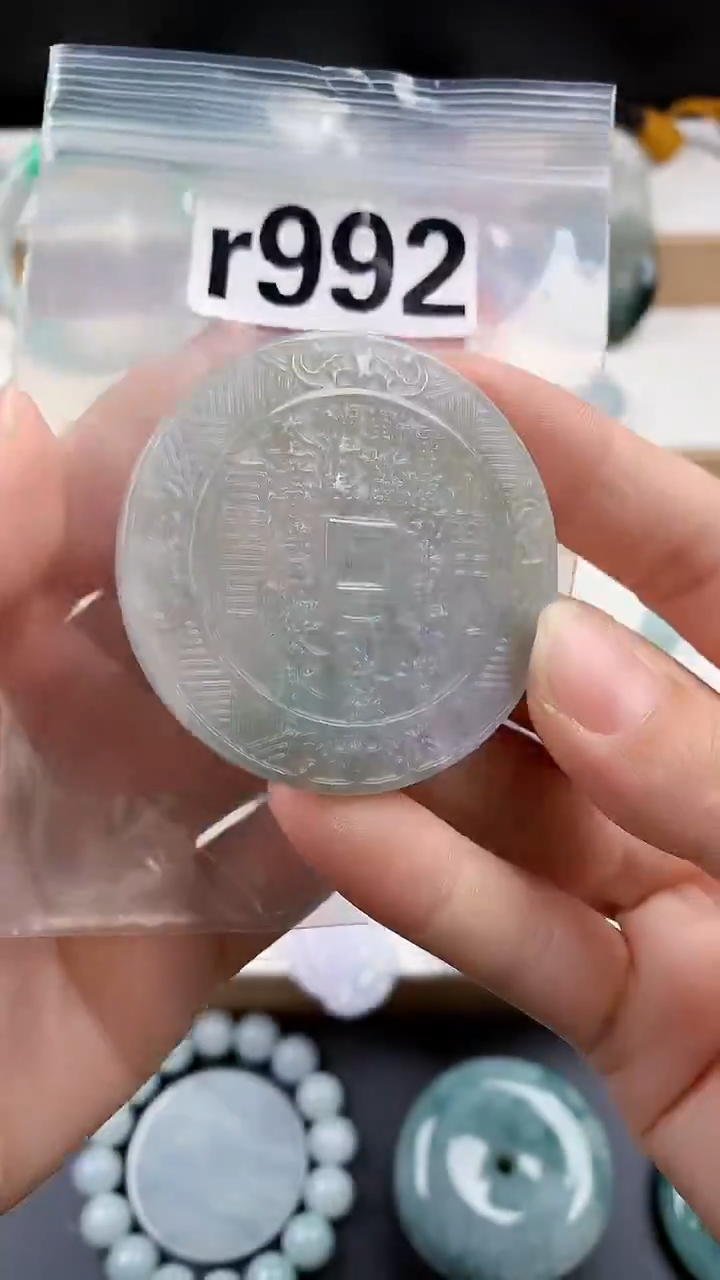 颈饰未镶嵌翡翠天然翡翠吊坠挂件