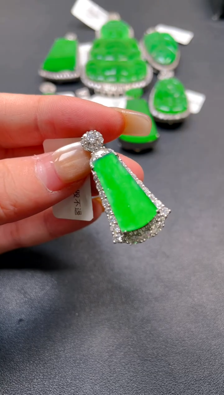 颈饰银S925镶嵌翡翠吊坠