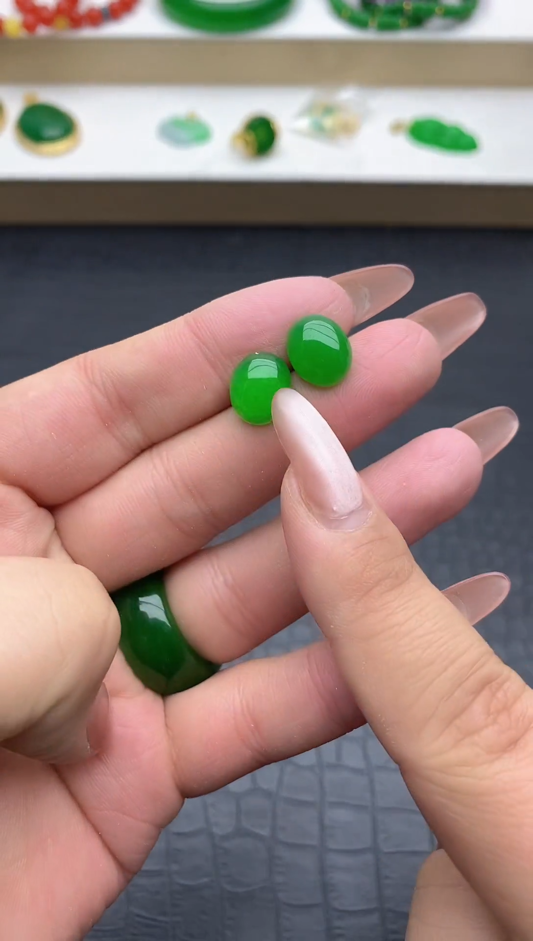 未镶嵌翡翠耳饰.