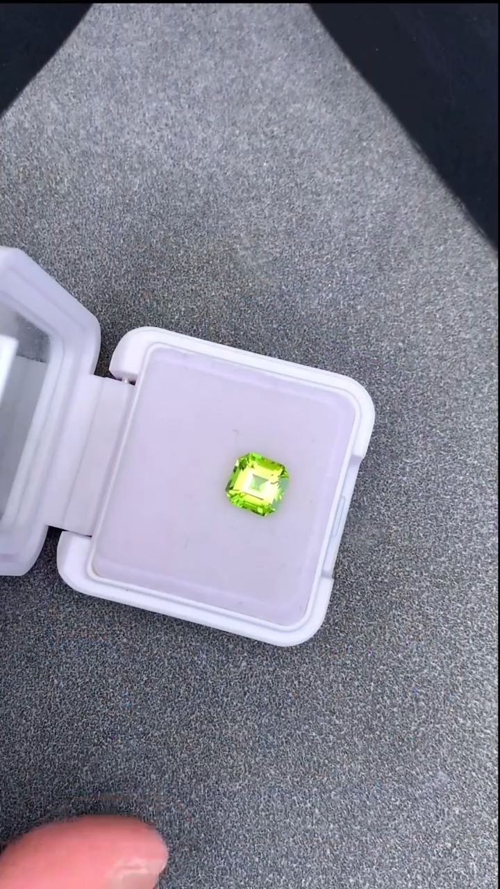 【闪购商品】橄榄石裸石未镶嵌3.06克拉