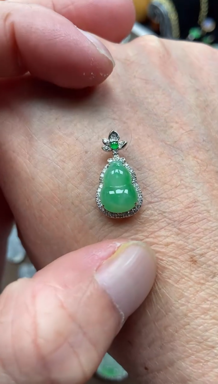 【闪购商品】翡翠吊坠(不含链)18K金镶嵌葫芦