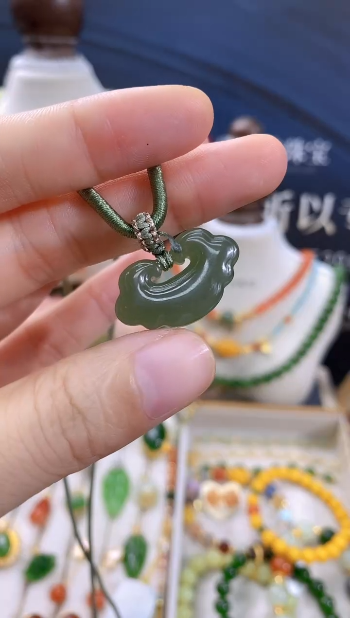 和田玉未镶嵌颈饰cg