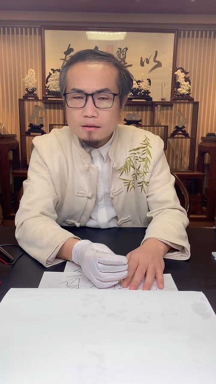 【闪购商品】定制翡翠未镶嵌1085xx-毛货挂件