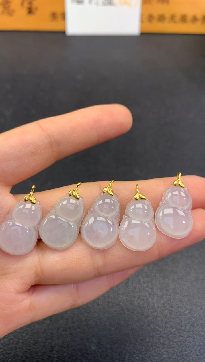 翡翠18K金镶嵌颈饰FA350 翡翠葫芦 多样性发其一赠皮绳