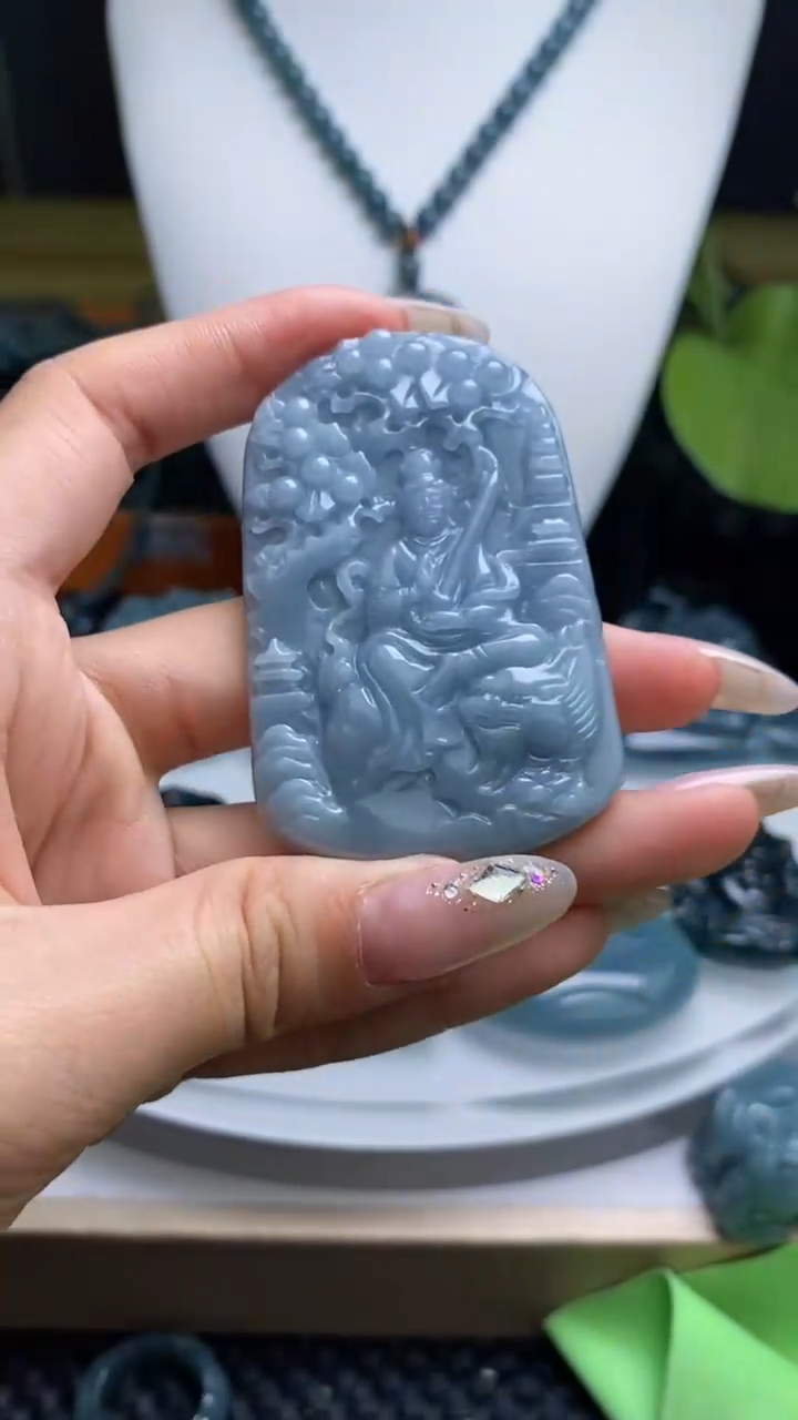 【闪购商品】翡翠未镶嵌颈饰            