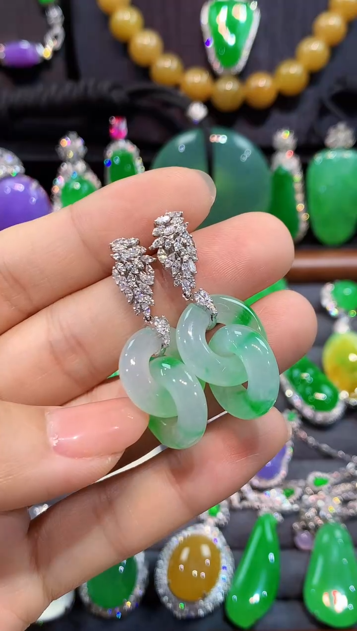 18K金镶嵌翡翠耳饰耳钉