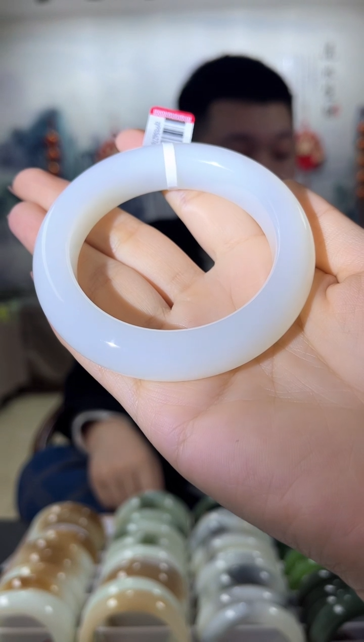 【闪购商品】和田玉手镯未镶嵌55+圈口