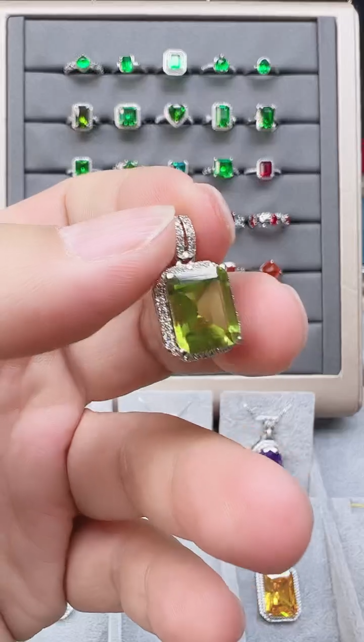 【闪购商品】橄榄石颈饰银S925镶嵌漏了