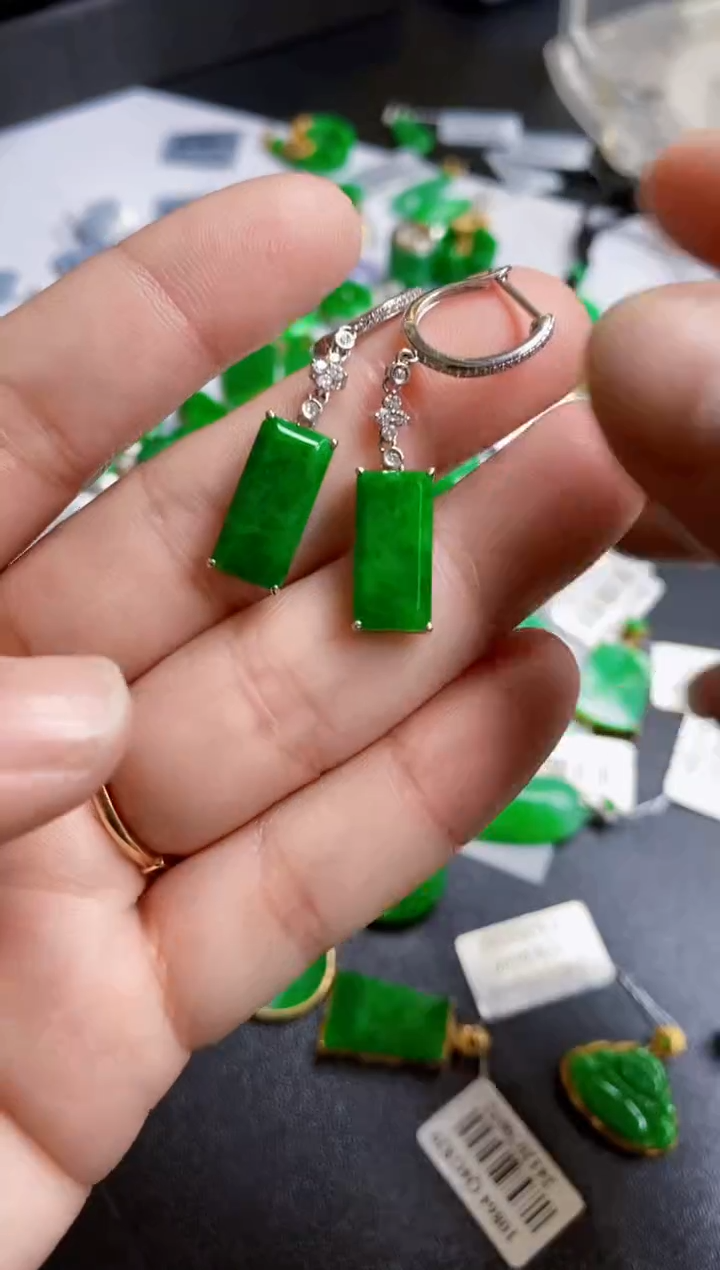 【闪购商品】翡翠颈饰18K金镶嵌耳饰