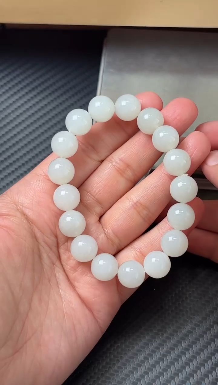 未镶嵌手串和田玉和田黑山微色差卡12M